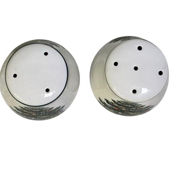 Totally Today 'Holly Tree' Vintage Salt and Pepper Shaker Set - Picture 5 of 6